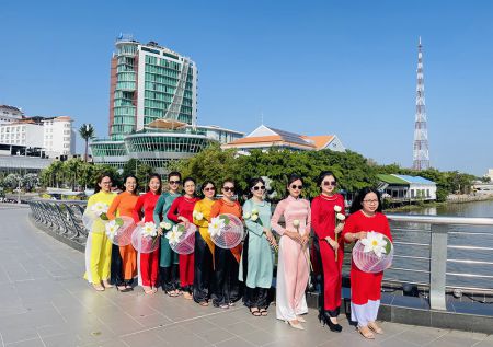 8-3-ngay-ton-vinh-phu-nu-amv