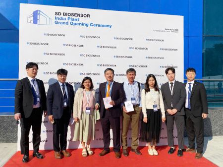 tap-doan-y-te-amv-cung-doan-cong-tac-tham-du-su-kien-khai-truong-nha-may-lon-nhat-cua-sd-biosensor-tai-an-do